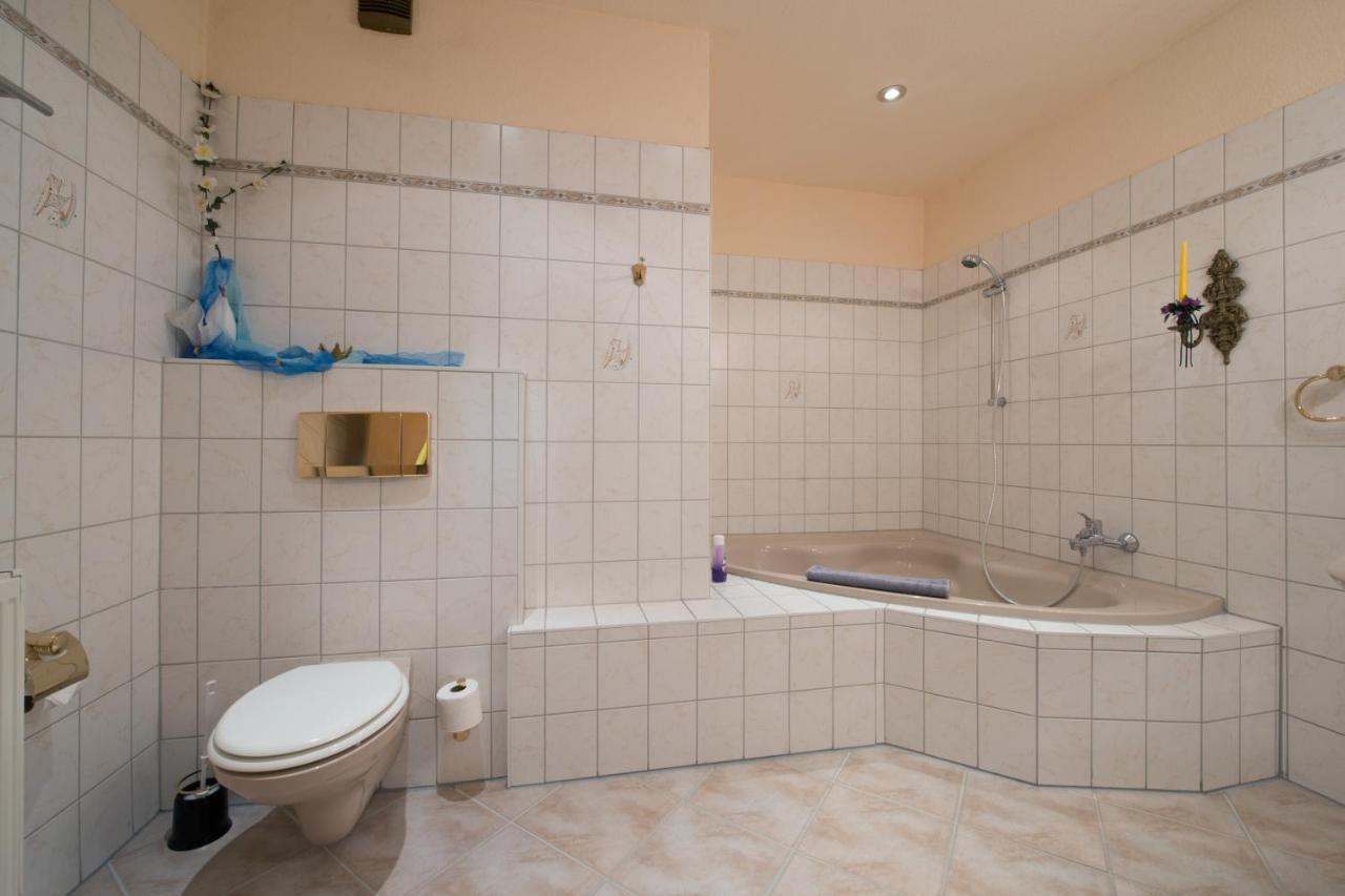 Hotel Knoepel Висмар Экстерьер фото